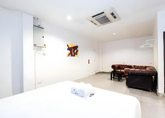 Mitr Sukhumvit 2 - Bts Nana Apartment